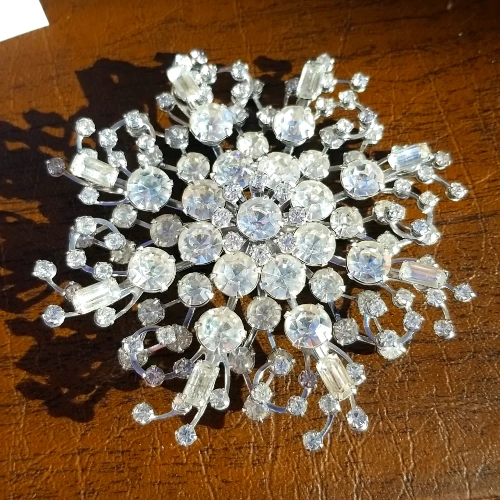 Vintage Large Rhinestone Snowflake Brooch - Picture 1 of 9